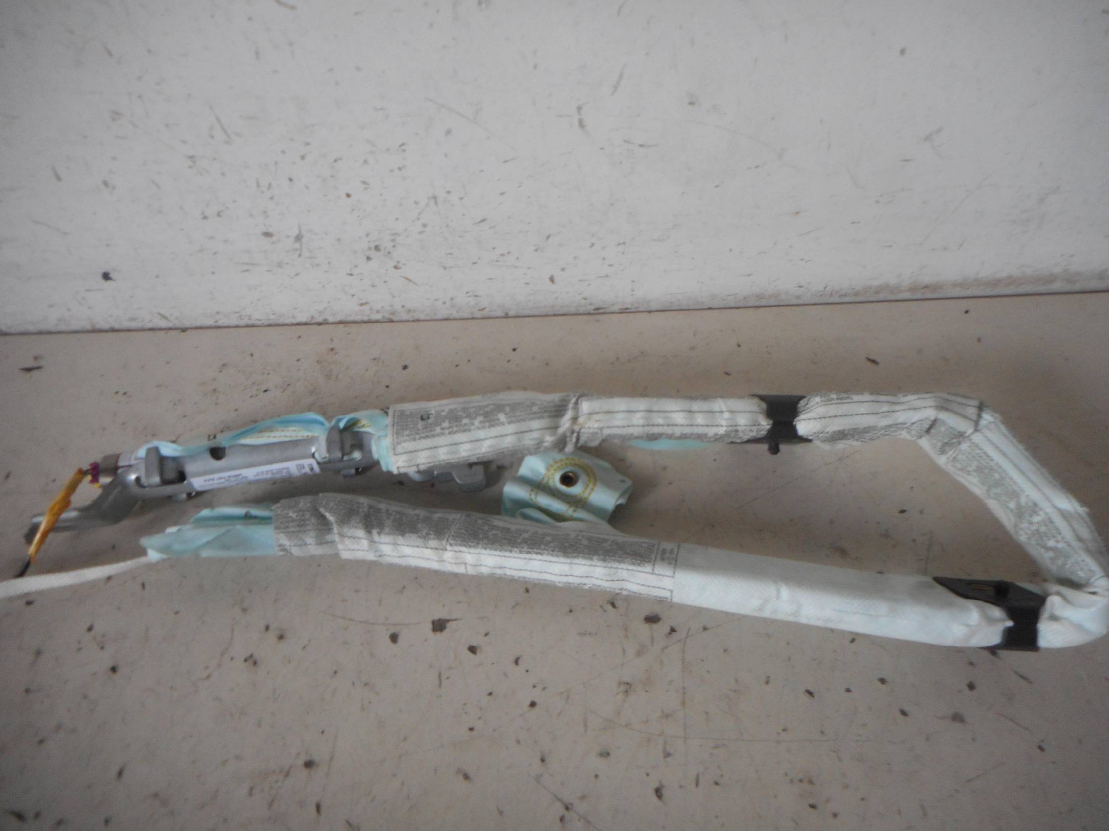 Dispositivo airbag a tendina sx.